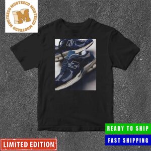 New Balance 2002R Protection Pack Navy Sneakerhead Gift Sneaker Classic T-Shirt
