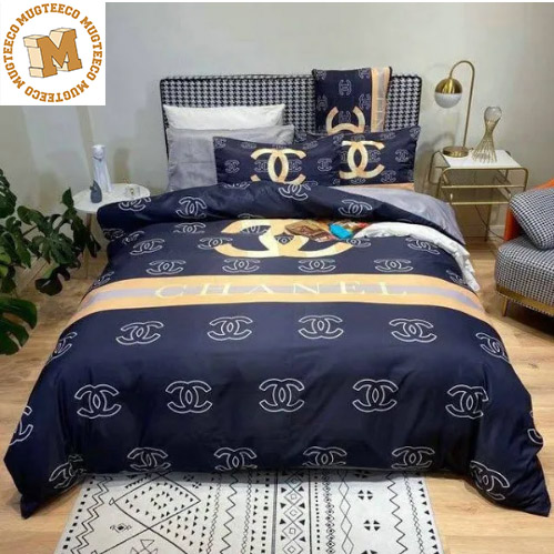 Chanel Golden Logo With Chanel Pattern In Navy Background Bedding Set Queen  - Mugteeco