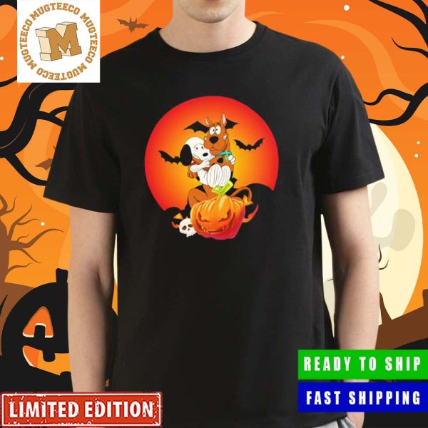 Scooby-Doo hug Snoopy Pumpkin Happy Halloween Unisex T-shirt