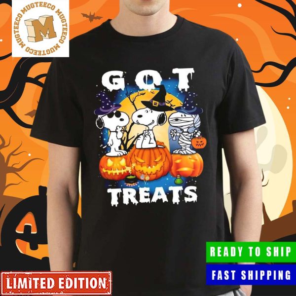 Snoopy The Peanuts Got Treats And Pumpkins Halloween Classic T-Shirt