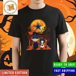 The Peanuts Charlie Brown And Snoopy Watching Moon Dallas Cowboys Halloween Vintage T-Shirt