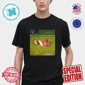 Patrick Mahomes From The Chiefs That Is Our Quarterback Photo Moment After Winning The Super Bowl LVIII Champions Unisex T-Shirt