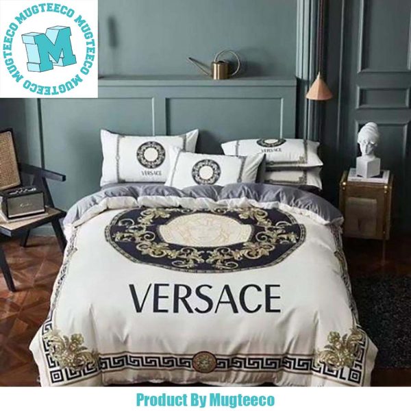 Versace Big Logo Greca Border And Barocco Print Pattern In White Background Bedding Set Queen Versace Big Logo Greca Border And Barocco Print Pattern In White Background Bedding Set Queen