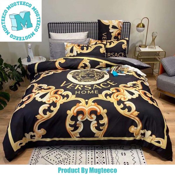 Versace Golden Logo Royal Barocco Print Pattern In Black Background Bedding Set Queen Versace Golden Logo Royal Barocco Print Pattern In Black Background Bedding Set Queen