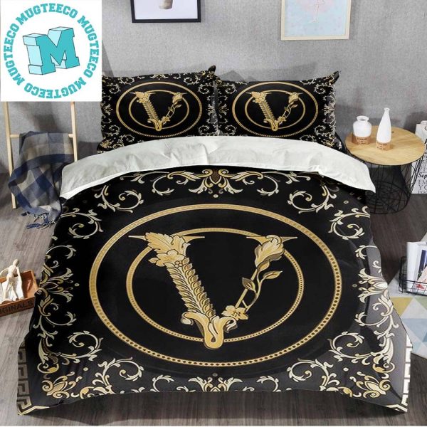 Versace Golden Logo Royal Special Pattern In Golden Most Comfortable Bedding Set Versace Golden Logo Royal Special Pattern In Golden Most Comfortable Bedding Set